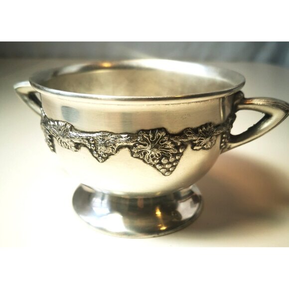 Bowl w/ Grape  Wm A Rogers Old English Reproduction Silver Plated Copper Antique - Picture 10 of 13